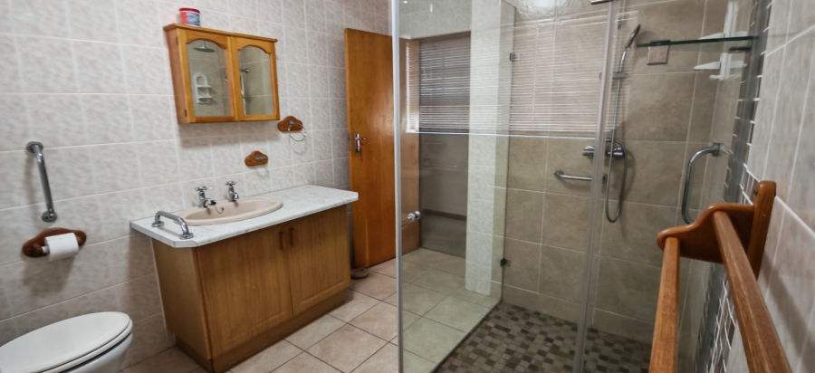 5 Bedroom Property for Sale in Dana Bay Western Cape
